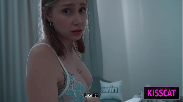 Warum wacht Stiefmutter nach dem Kampf mit dem Schwanz ihres Stiefsohns in der Hand auf und bekommt sie im gemeinsamen Bett Sperma ins Gesicht?