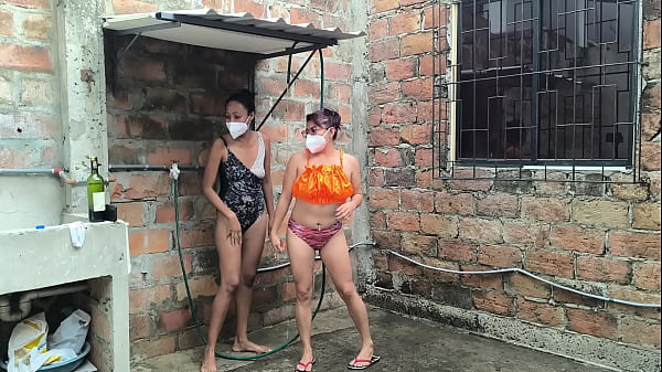 My neighbor'_s diplomacy ends in an exciting way! We get together in the shower and get excited while we spray water on our skin.