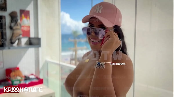 Sou uma puta casada que ama se exibir para os machos na rua, fiquei nuazinha na varanda do apartamento