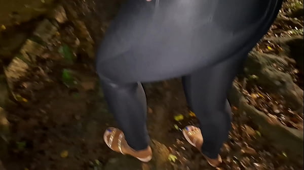 Pra&ccedil_a da Putaria: Morena Naked, Hot Pussy and Milked in the Mouth in Public!