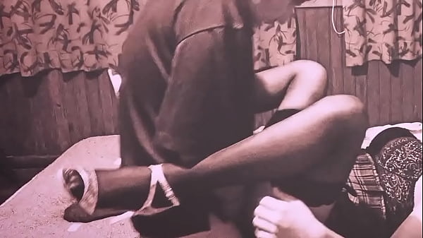 &ldquo_So kleidet sich ein Sklave. So verhält sich eine Sissy