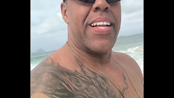 Conocido negro de Copacabana viaja a Ucrania para conocer mujeres extranjeras