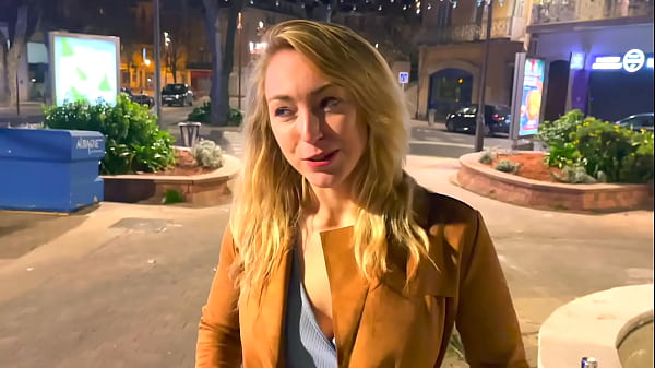 Superbes poses d'ados chaudes - blonde