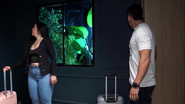 Belle Ado s'amuse Gros Cul