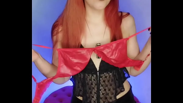 CUCKOLDS feiern auch HALLOWEEN... Aber sie erfreuen ihre Herrin, indem sie wie Schlampen aussehen!