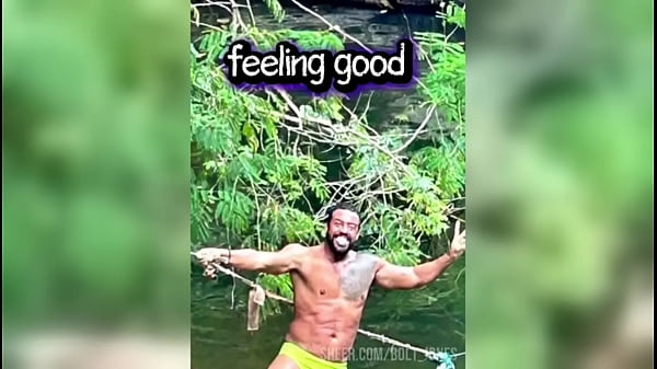 Chica adolescente salvaje baila en estrella porno