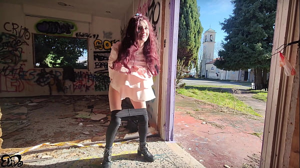 PornVLOG - Amatoriale italiana a pecorina in location abbandonata