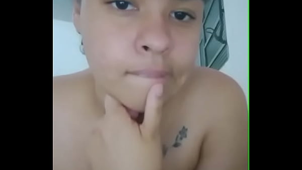 GOSTOSA SE EXIBINDO COM DEDINHO NA BUCETA, GOZA GOSTOSO E JOGA SEU RAB&Atilde_O PRA CIMA SENSUALMENTE