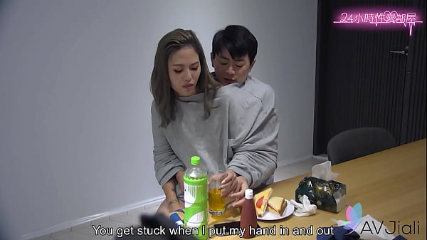 Incredibile esibizione di una bellissima teenager