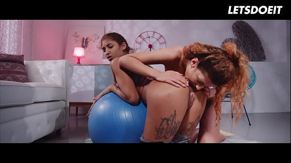 Venus Afrodita und Shona River genießen heiße Lesbenübungen und Yoga-Sex – EIN MÄDCHEN WEISS