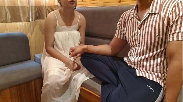 Zum ersten Mal wird mein Zimmer von einer schönen indischen Frau gefickt