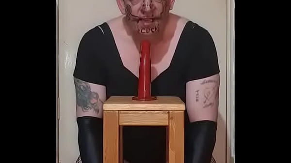 umiliandomi solo per farmi scopare da un grosso cazzo e questo è quello che farei se fosse tuo con i 2 segaioli che hanno votato contro