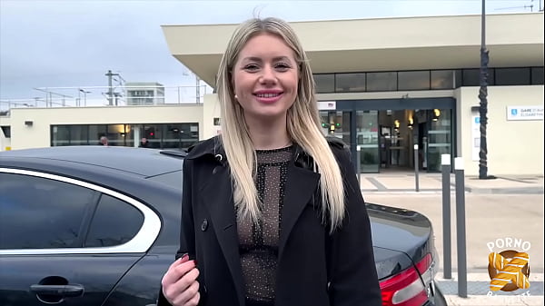 Georgia, ein wunderschönes, ungezogenes Mädchen, ist ein Fan des Sexspielzeugs