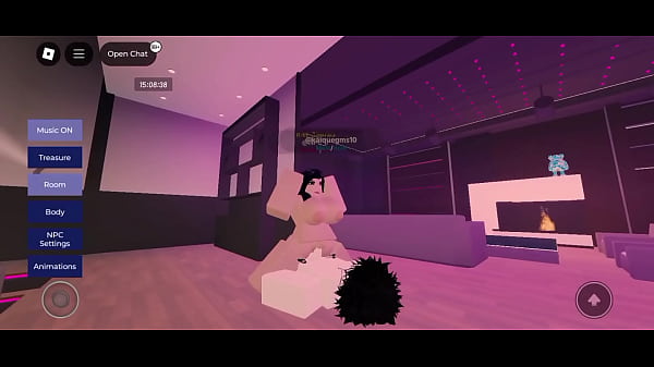 Eu fodo uma aleat&oacute_ria ao lado de uma picina