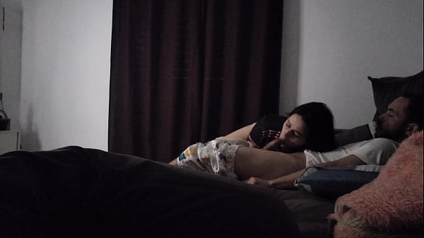 la zia lo ha pianificato in modo da poter condividere il divano con il nipote