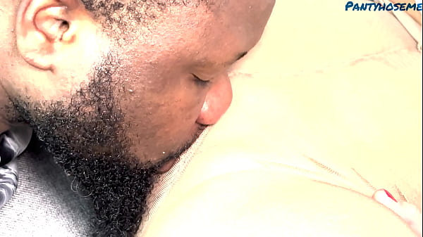 Britneys Muschi ist feucht und sie will einen schwarzen Schwanz