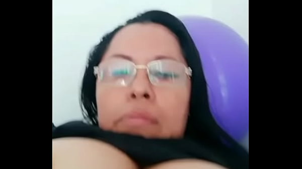 Hot lady shows me her pussy so I can go to her house to fuck her