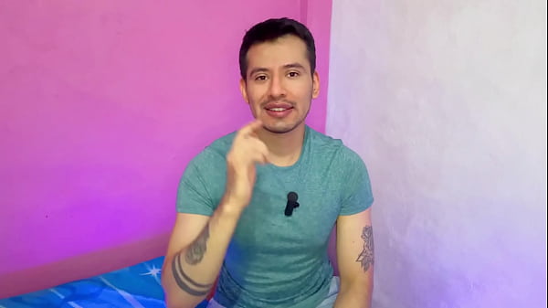 Un joueur de football fait sucer profondément sa grosse bite au serveur minet dans les toilettes ! Histoire de suiveur