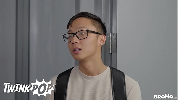 Dane Jaxson'_s Butt Plug Was Setting Off The Detector &amp_ Security Guy Trent King Replaces It With His Huge Dick - TWINKPOP