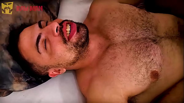 Joadri ermutigt Tony, ihn wie ein wildes Biest zu ficken. 2