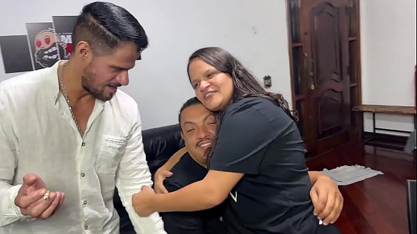 El Toro De Oro a suivi cette ligne et a failli céder, il s'est échappé à cause de sa femme Paty Bumbum