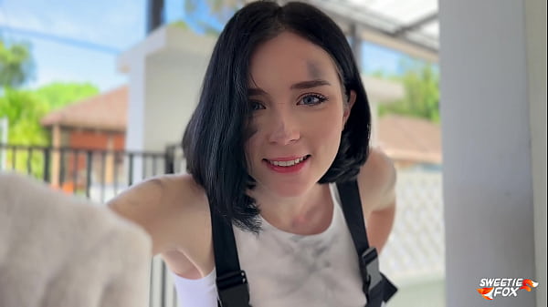 Gorge profonde d'un mécanicien automatique de beauté, baise brutale et obtient un POV facial