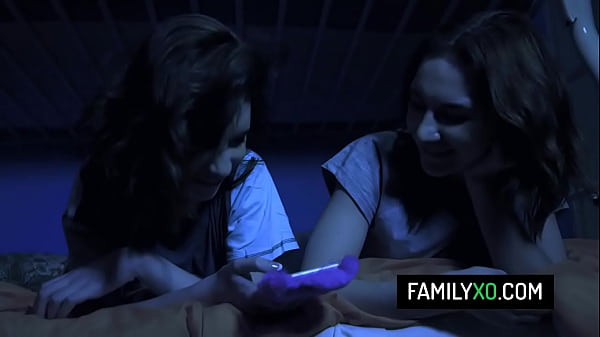 Perverser Stiefvater fickt ihre beste Freundin – Kelsey Kage, Lily Moon