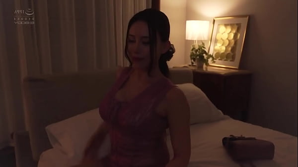 Salope japonaise donnant un bain