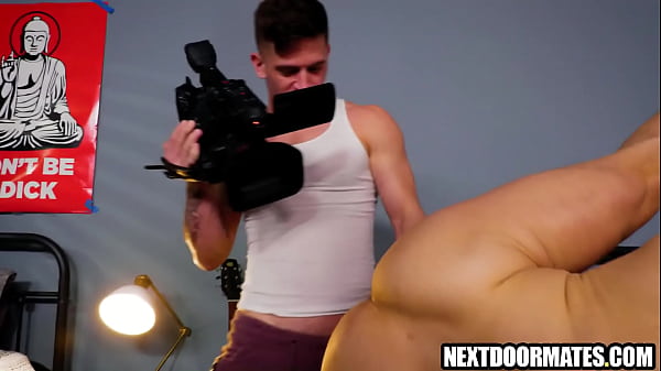 Atleta flexível fodido sem camisinha