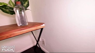 Ragazzo russo muscoloso è venuto velocemente ma è tornato indietro per pochi secondi!