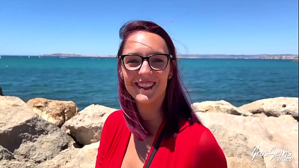 L&eacute_a, una calda ragazza marsigliese che ama i cazzi grossi