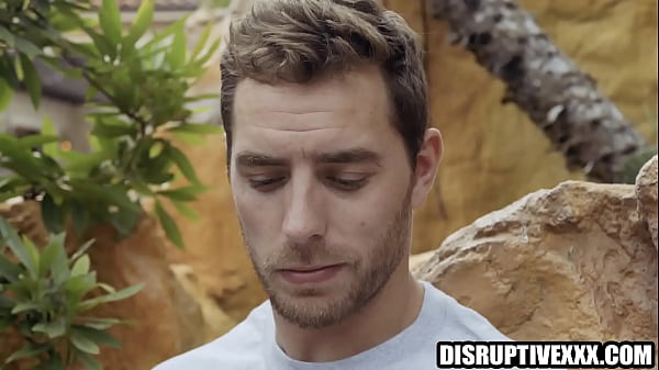 Cara assustador manda um prostituto para foder