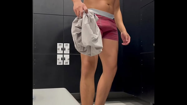 After training I like to show my cock in the gym showers