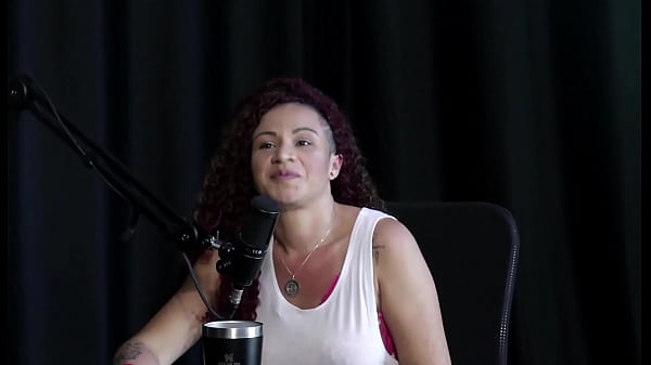 La bellissima teenager si mostra bisessuale