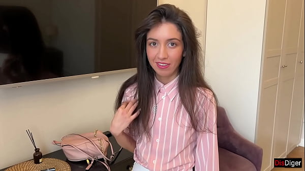 Eine Klassenkameradin hat mich beim Wichsen zu ihren Fotos erwischt, aber wir haben dieses Problem gelöst, indem wir Sex hatten!