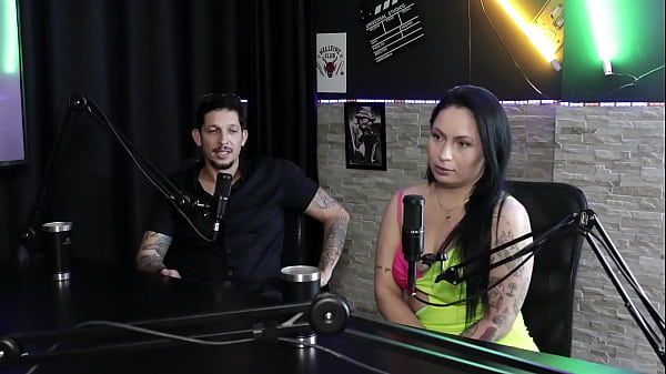 On the platforms they make homemade content, he doesn't feel attracted to women, and when she posted a photo in panties... - Joice Muller &amp_ Rennan Delgado