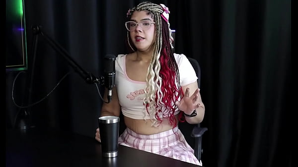 Ela falou sobre escolher seu nome, ter um distúrbio sexual e receber ameaças e muitos comentários de ódio por ser trans - Sofie Lollipop (Transsexual) (SHEER/RED)