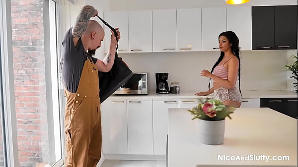 Hoppla! Jayna Kay wird vom Cable Guy bei NiceAndSlutty gestopft