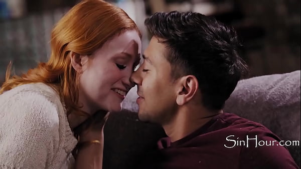 Stiefgeschwister ficken sich gegenseitig vor der Kamera, um ihre Stiefmutter zu verärgern!