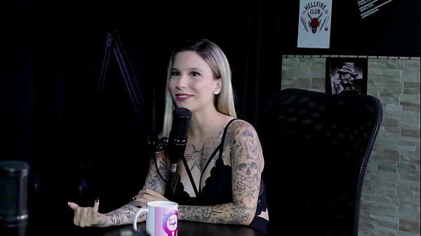 È stata molestata al lavoro, era sulla copertina di "Sexy", i suoi genitori non sanno che fa porno ed era la puttana della scuola - Baby Fire (SHEER/RED)