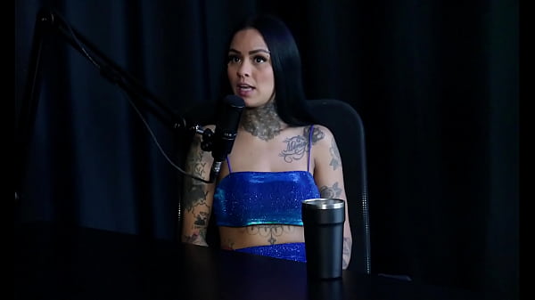 Hace una prueba en el sofá, no le gusta cuando el cliente se quita el condón, en un fetiche muy de lluvia dorada y la dueña de la productora la prueba - Evelyn Buarque (SHEER/RED)