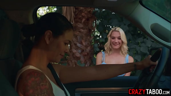 Die vollbusige Blondine Kenna James erwacht und heißer Lesbensex mit der asiatischen MILF Dana Vespoli