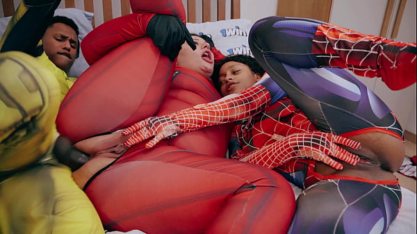 Teen Girl cuồng nhiệt tạo dáng gợi cảm