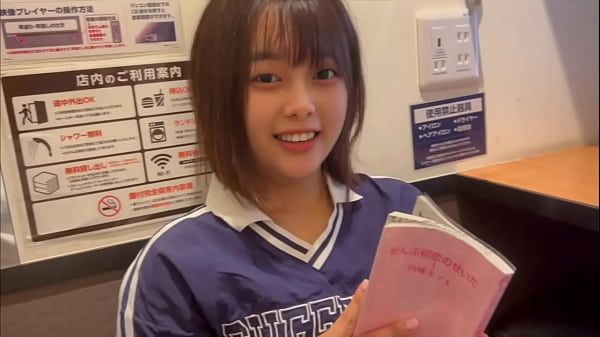 Schließlich fühlt es sich besser an, von einem warmen Penis penetriert zu werden als von einem Spielzeug &hellip_ Mein Freund hat mich in einem Internetcafé oft von hinten gestoßen &hellip_