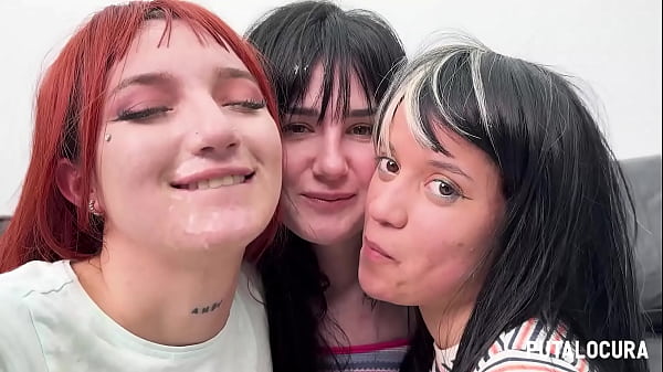 PutaLocura - Las jóvenes zorras Sara Villegas, Digna Morales y Laura Hardkinks tragan un bukkake