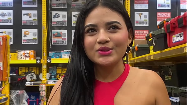 Actriz porno divorciada busca trabajador de almacén para follar con él