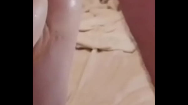 Fick ihren engen kleinen Arsch nach ein paar Drinks!