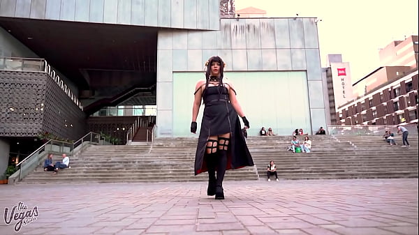 Yor Forger getting down and dirty! - Anime Dakimakura Pillow cosplay review