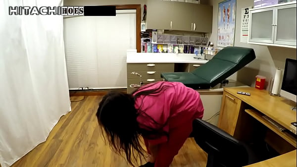 Sagen Sie dem Doc nicht, dass ich auf der Uhr abspritze! Krankenschwester Blaire Celeste schleicht sich in den Untersuchungsraum und masturbiert mit einem Zauberstab bei HitachiHoes – Reup