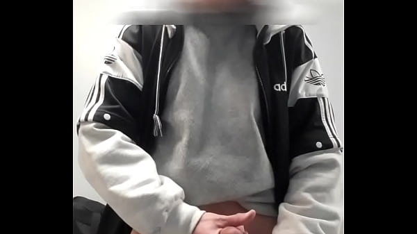 Exhibition and handjob in the gym locker room